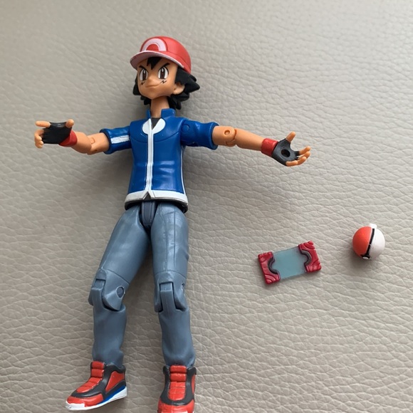 Htf 2017 Pokemon Ash Action Figure Set By Tomy W/ Original Pokeball &/Pokedex 4” - Picture 4 of 7